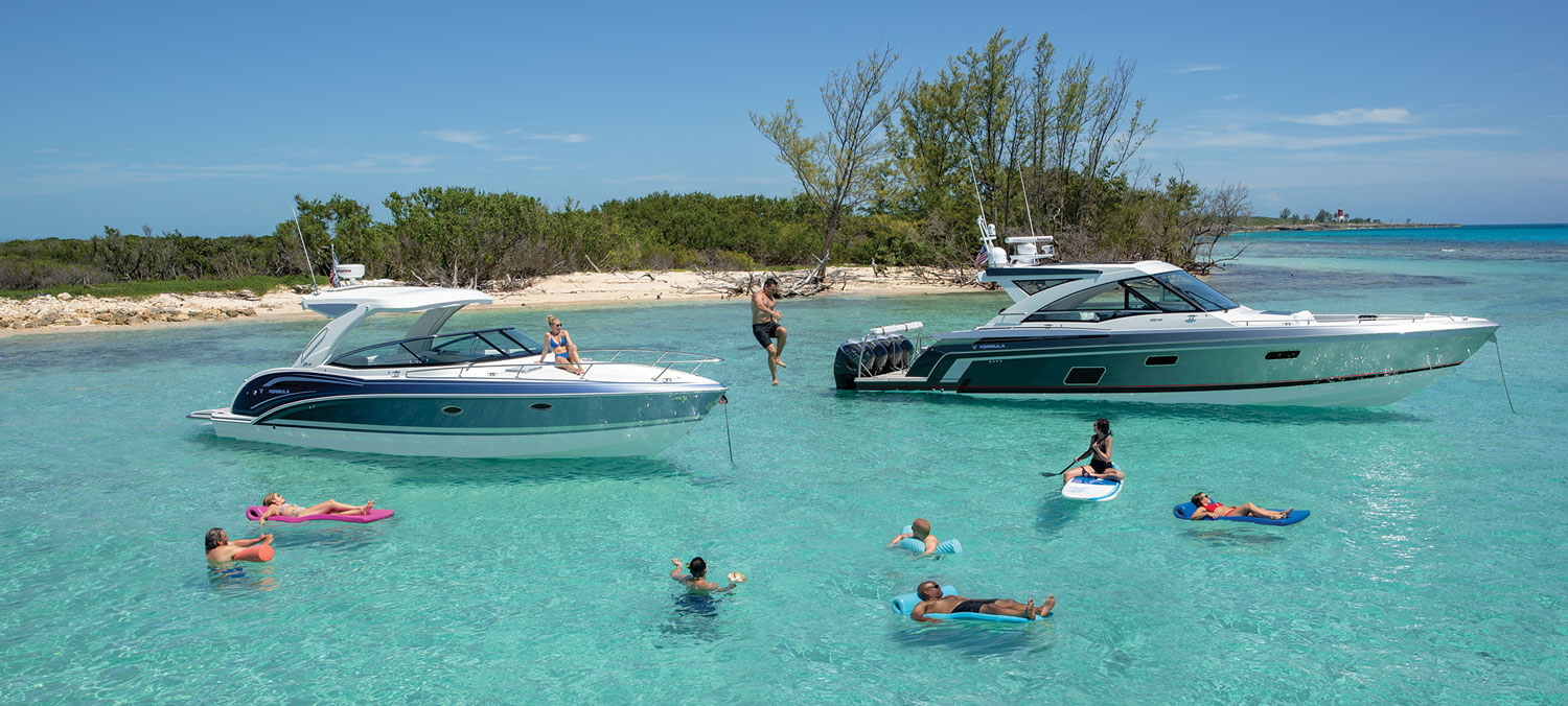 350 Crossover Bowrider marketing photo