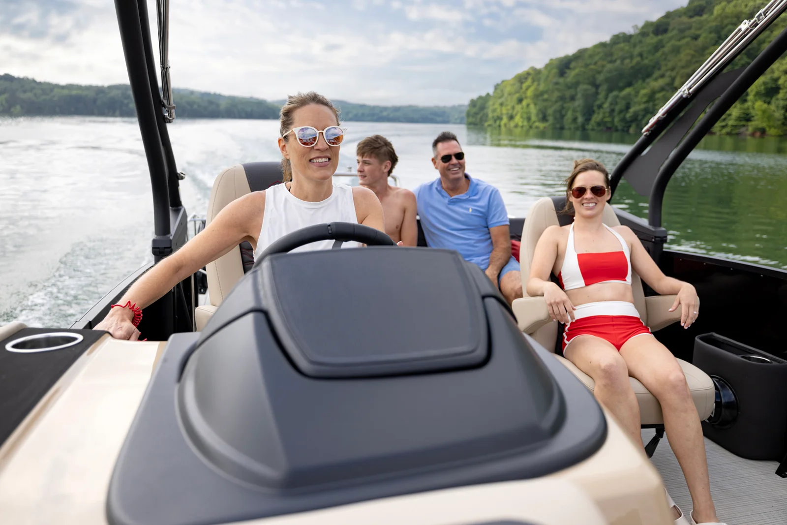 SUNLINER 230 SPORT marketing photo