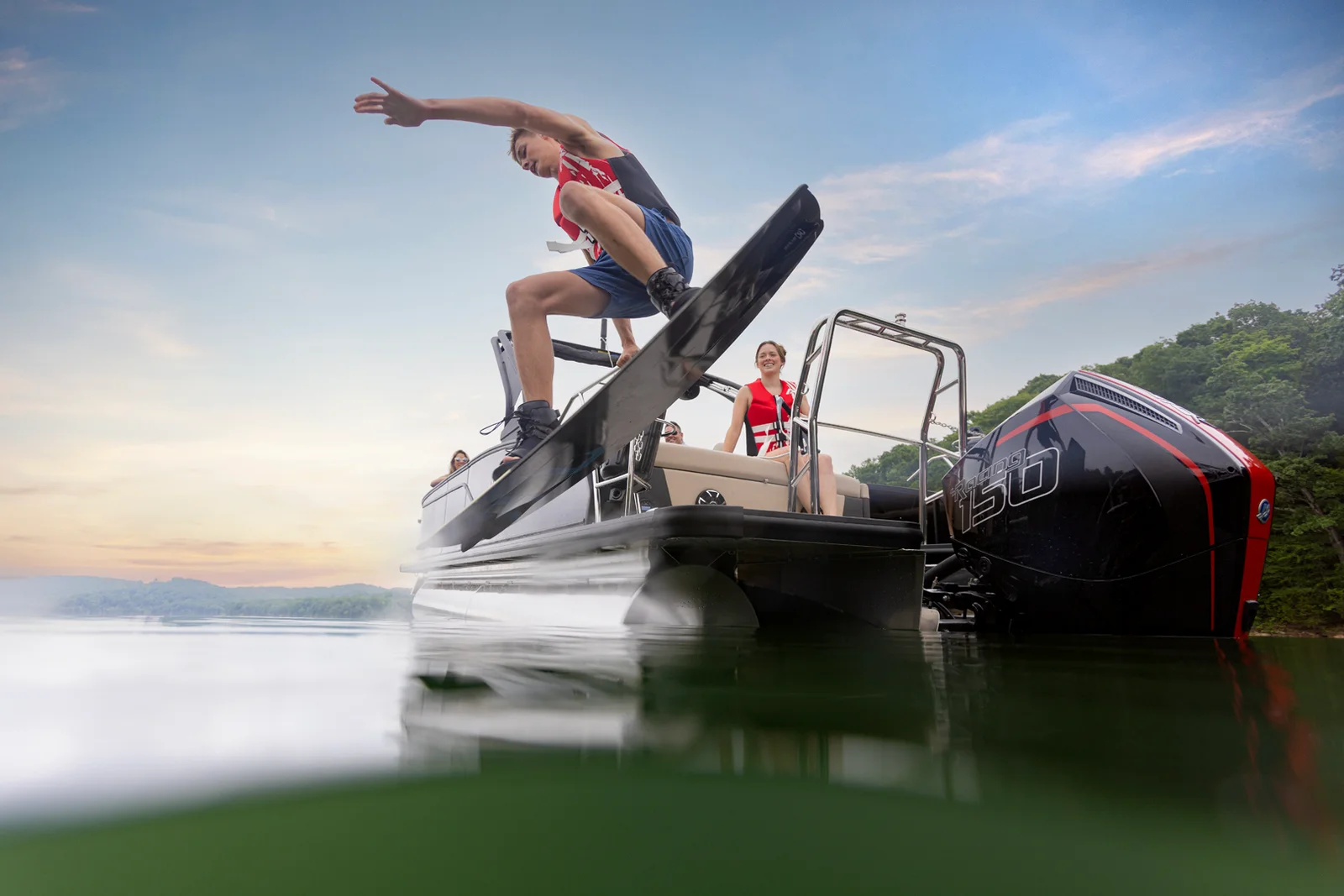 SUNLINER 230 marketing photo