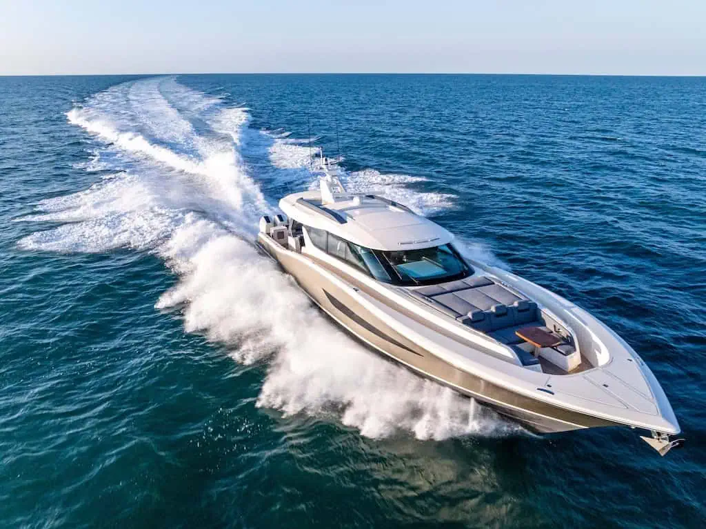 670 LXS marketing photo