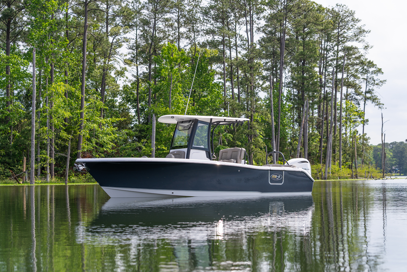 ULTRA 255SE marketing photo