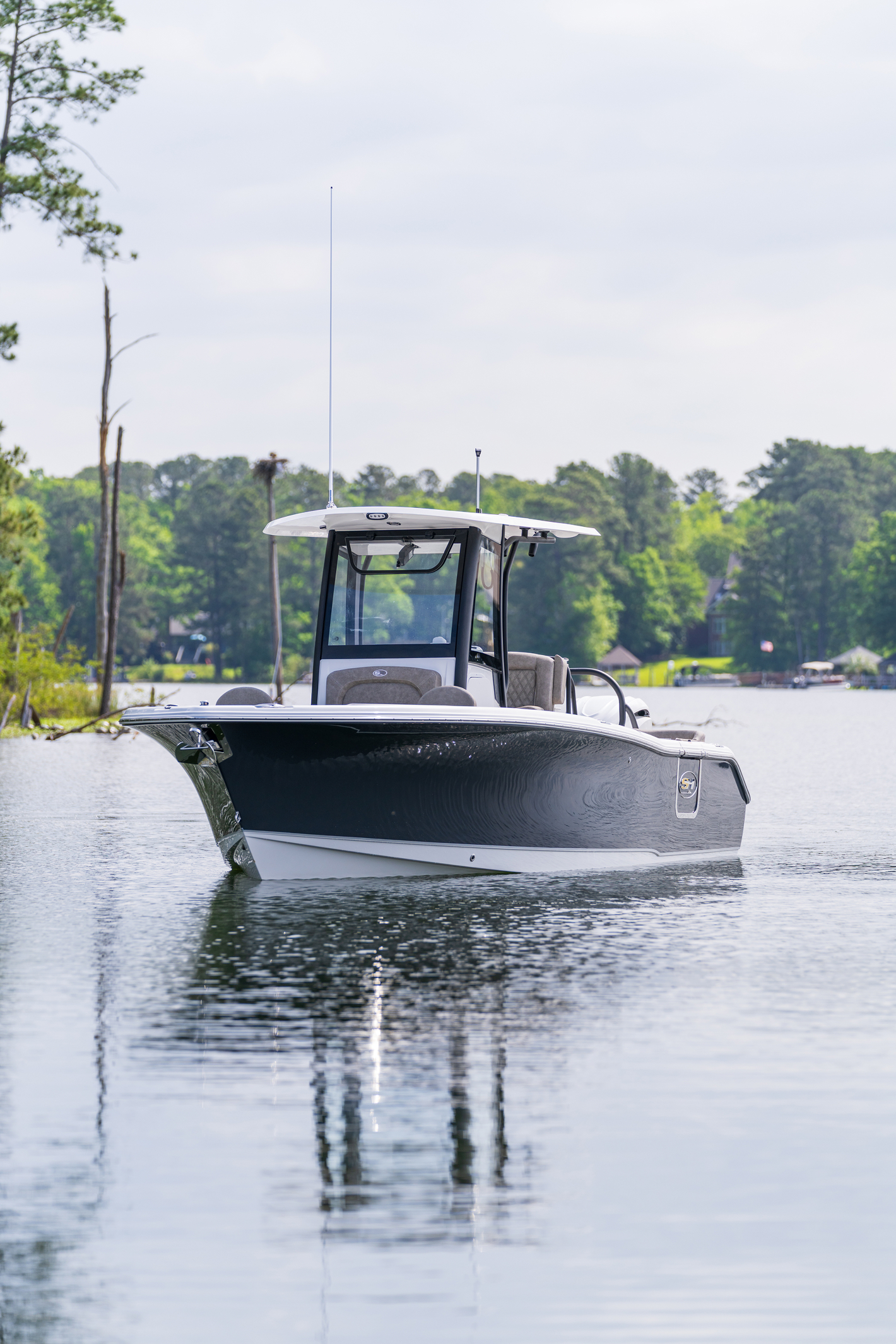 ULTRA 255SE marketing photo