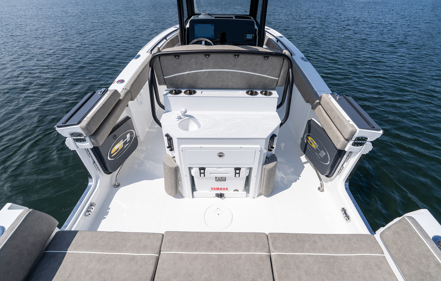 ULTRA 255SE marketing photo